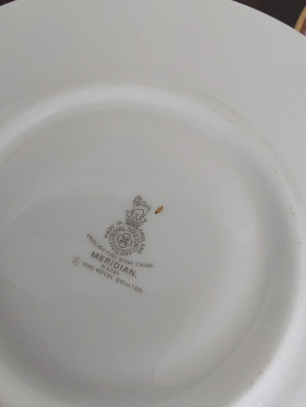 set of 5 Royal Doulton Meridian H5240 footed‎ tea cups and saucers